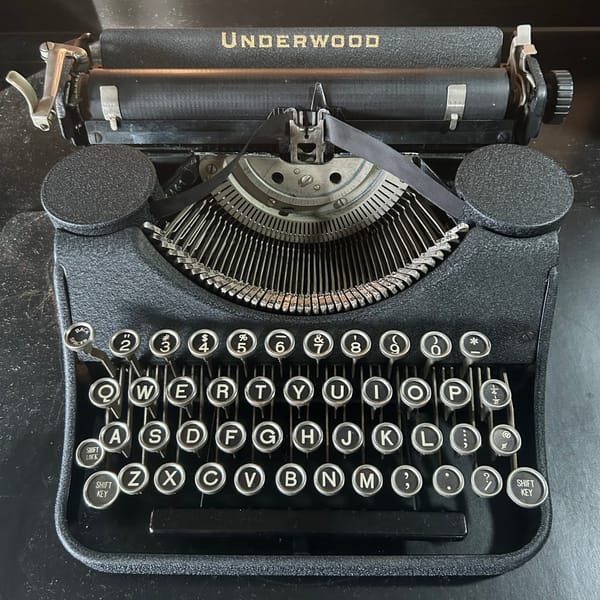 Black 1938 Underwood Leader typewriter.